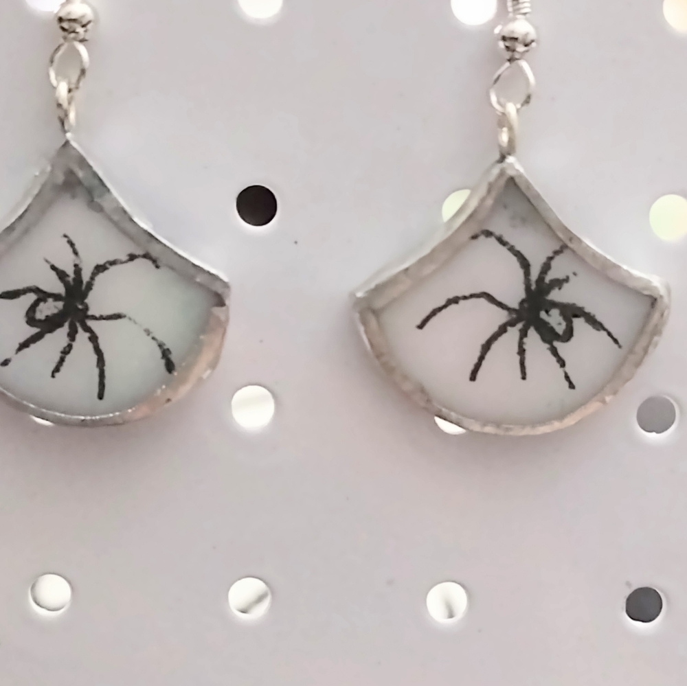 Spider glass earrings